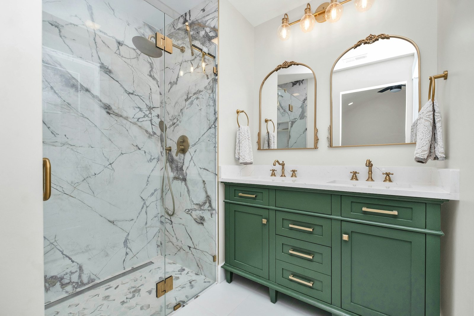 bathroom remodeling chicago - gold acent tiles